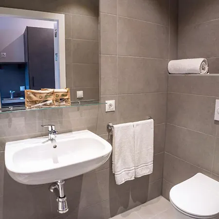 Living Experience Hostel *